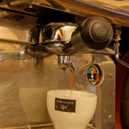 赢卓爱酒店 比尔森