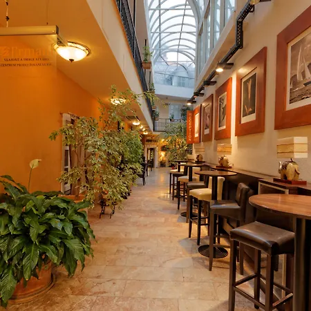 赢卓爱酒店 3* 比尔森